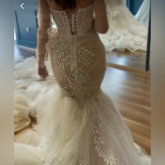 Wedding dress by Lena Berisha, large, ivory - Picture 7 of 9